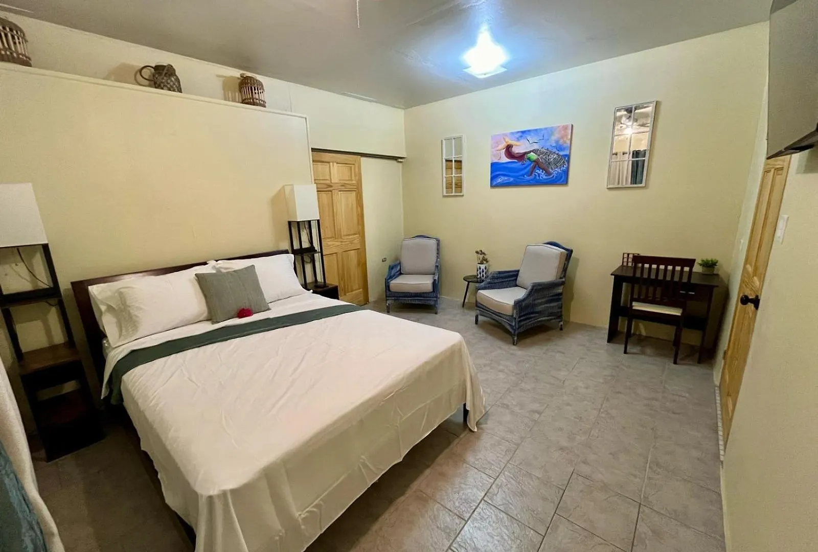 Sea-Renity Hideaway Apartment Woods
